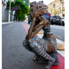 Escultura Momentos de Reflexão na internet