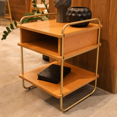 Imagem do Mesa Lateral auxiliar Oka Gold