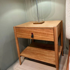 Mesa de cabeceira Solace na internet