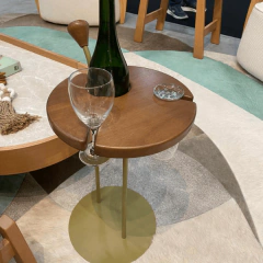 Mesa Lateral Vino na internet
