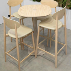 Banqueta em Madeira Agha - CarmelaBlend ® | Online e Descomplicado