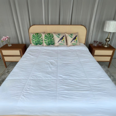 Mesa de Cabeceira Malta em Madeira e Tela - CarmelaBlend ® | Online e Descomplicado