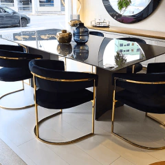 Cadeira Hanna em aço carbono na internet