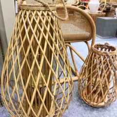 Lanterna à Vela em Rattan - CarmelaBlend ® | Online e Descomplicado
