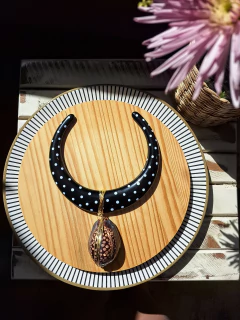 Colar Divindade na internet