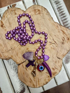 Colar Iza on internet