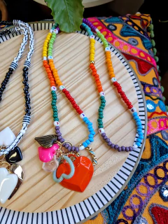 Colar Amora en internet