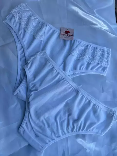 TANGA BÁSICA COM DETALHE EM RENDA