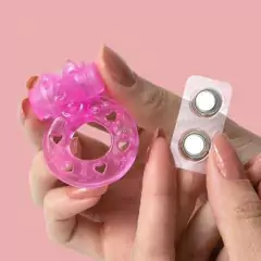 ANEL PENIANO COM VIBRADOR E ESTIMULADOR CLITORIANO - Doce Segredo