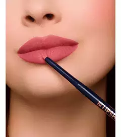 BT LIPSHAPE LAPISEIRA LABIAL BRUNA TAVARES na internet
