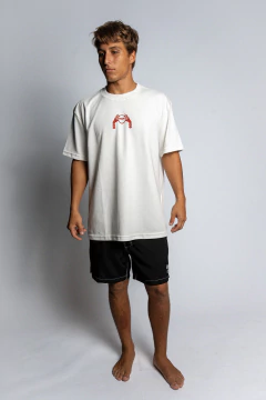 CAMISETA SOUTH TO SOUTH PREMIUM OVERSIZED IN GOD IS HAND PRETA na internet