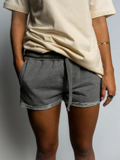 SHORTS SOUTH TO SOUTH MOLETINHO CINZA na internet