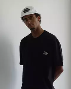 CAMISETA NORTH SHORE OVERSIZED MONOGRAM PRETO na internet