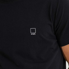 CAMISETA EMPTY MINICO PRETO na internet