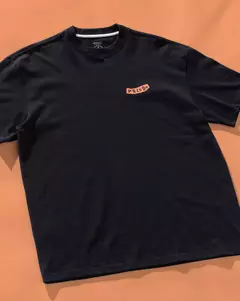 CAMISETA VOLCOM COMFORT PISTOL PRETO - comprar online