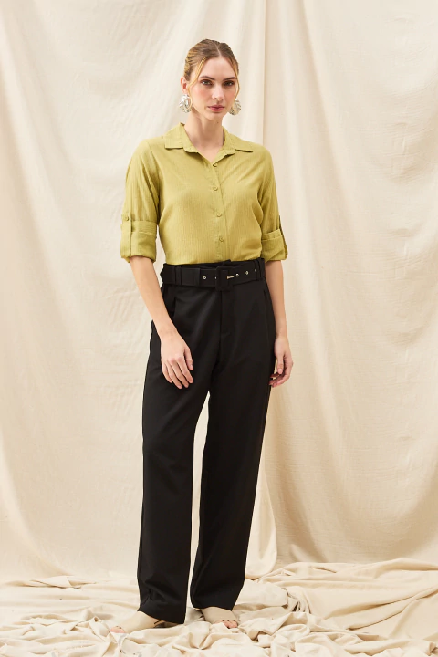 Calça de Alfaiataria com Cinto Preto - comprar online