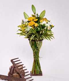 KIT PÁSCOA BUQUÊ MÉDIO AMARELO E BRANCO - Balaio de Flores