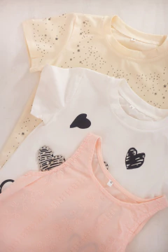 Combo Remeras Musculosa Broderi Rosa + Corazones Blancos + Brillos Natural en internet