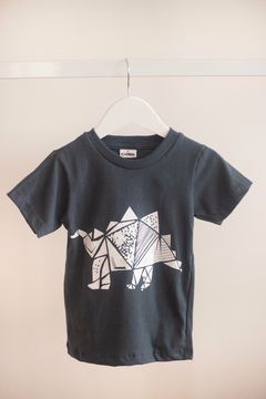 Combo 2 Remeras (Batman y Dino Geometrico) + 2 Bermuda Gabardina (Azul y Beige)+ Buzo Go Tigre - tienda online