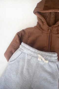Conjunto Campera Corderito Chocolate + Baggy Gris - comprar online