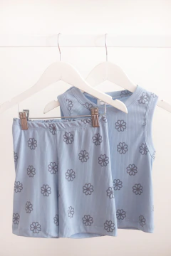 Set Morley Musculosa + Biker Flores Celeste en internet