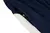 Detalhe do zíper no bolso lateral da calça do conjunto de treino azul da seleção de Portugal 25/26 da Puma