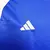 Logotipo da Adidas em bordado branco sobre tecido azul do kit infantil Cruzeiro I 25/26.