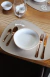 PLATO HONDO CAPRI BLANCO CON BORDE NATURAL en internet