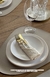 PLATO POSTRE CAPRI BLANCO CON BORDE NATURAL en internet