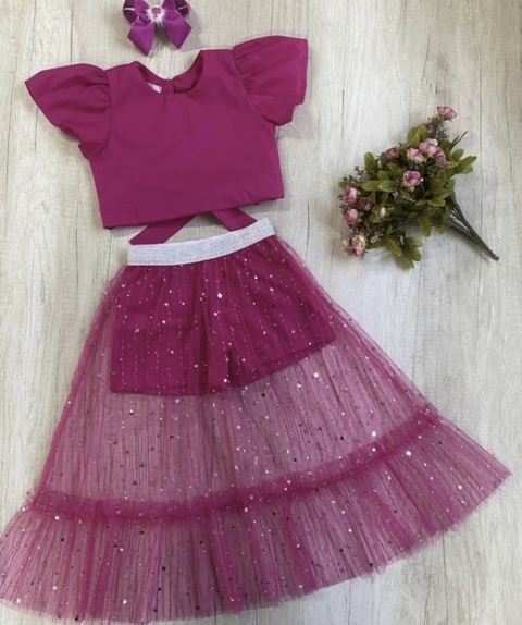 Conjunto tricoline com tule