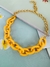 Colares choker elos amarelos acrilico banhado a ouro - comprar online