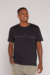 Camiseta Preta Mountains Outline - comprar online