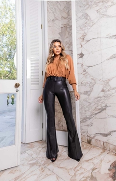 Calça Flare c/Cinto Cirrê
