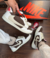 Jordan 1 Low Reversed Mochal x Travis Scott na internet