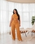 CONJUNTO EM MALHA JACQUARS COM CALÃA E BLUSA COM RENDA CROCHET - comprar online