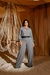 CONJUNTO LISO DE CAMISA CROPPED E CALÇA PANTALONA COM DETALHE DE COURO