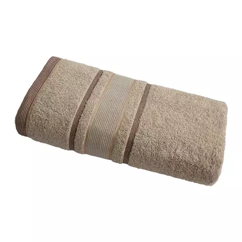 Toalla Gaby Tabaco de Fatelares en color beige con franjas decorativas marrones, ideal para baño.