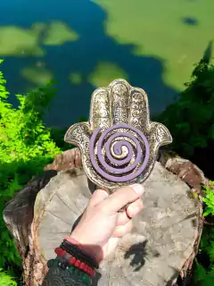 PORTA ESPIRAL Y SAHUMADOR MANO PROTECTORA en internet