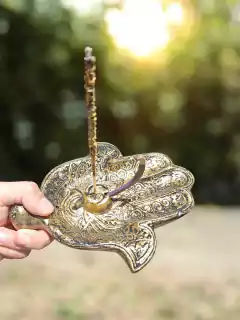 PORTA ESPIRAL Y SAHUMADOR MANO PROTECTORA - Yatras