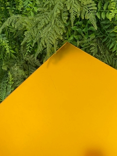 Chapa de acrílico 40x50 - Amarelo Espelhado (2mm)