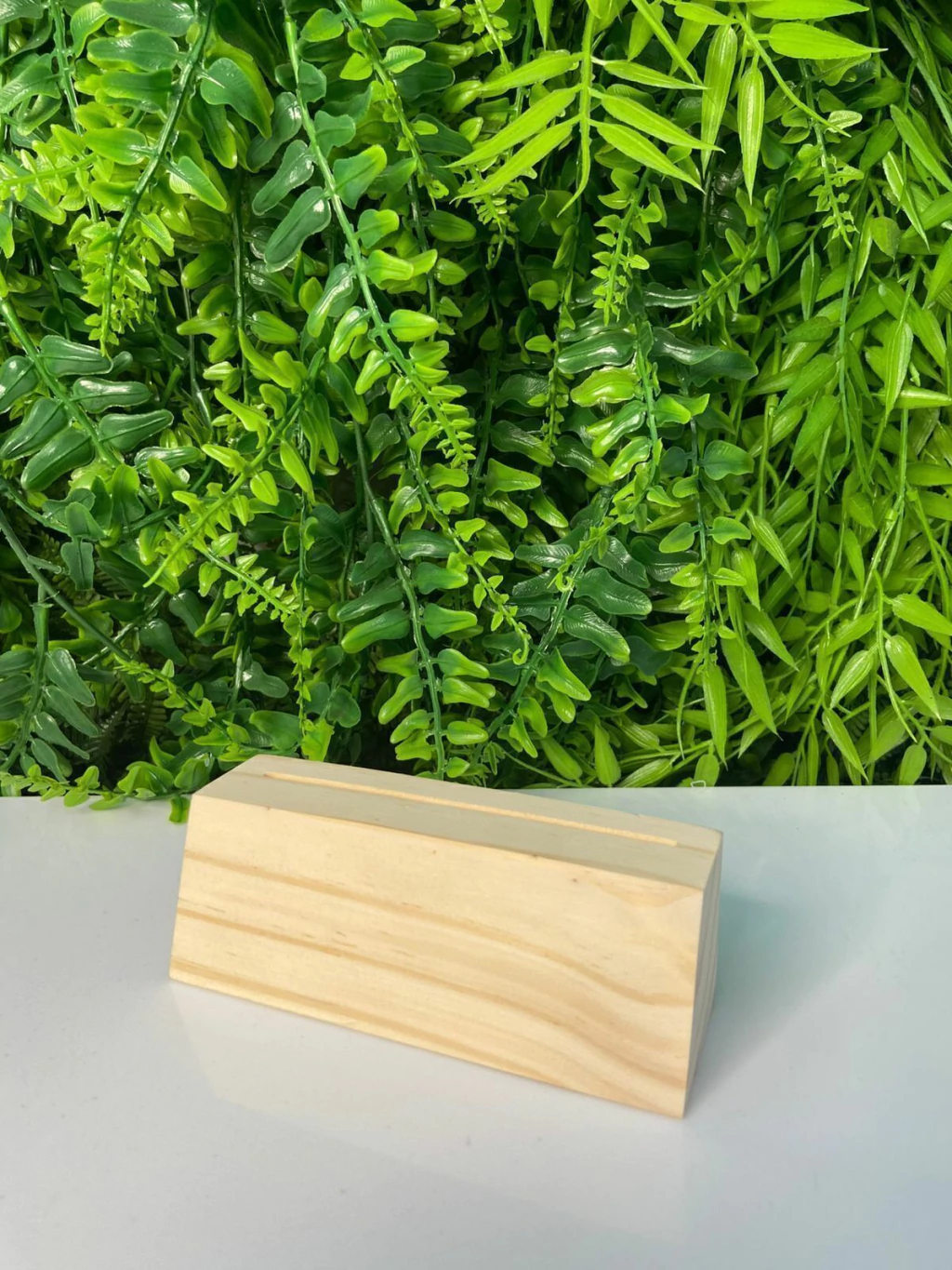 Base para Acrílico em Pinus - 12,5x2,5cm (inclinado) - 4,5cm de Altura