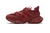 Balenciaga Track "Red" na internet