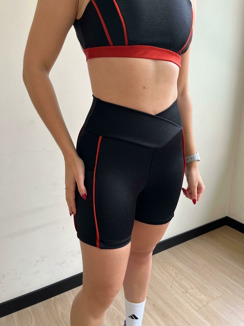 SHORT BIA COM BOLSO PRETO