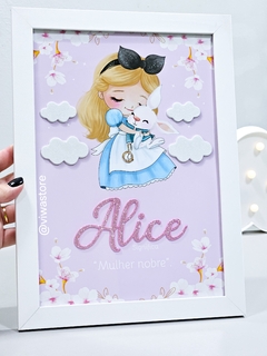 QUADRO NOME + TEMA ( ALICE NO PAÍS DAS MARAVILHAS )