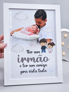 QUADRO COM FOTO + FRASE ( IRMÃOS )