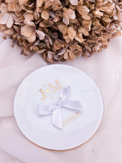 Porta aliança Redondo (iniciais em ouro e filete de ouro) (10,8cm) na internet