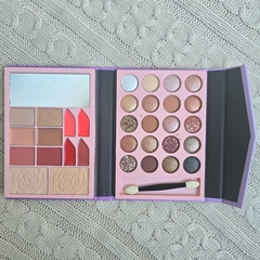 PALETA/KIT DE MAQUILLAJE SANRIO - IMAN OF NOBLE - tienda online