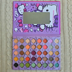 PALETA DE SOMBRAS 40 TONOS SANRIO X1 UNIDAD - Sparks Insumos