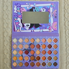 PALETA DE SOMBRAS 40 TONOS SANRIO X1 UNIDAD - comprar online