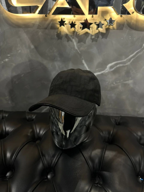 Bone Fendi - comprar online